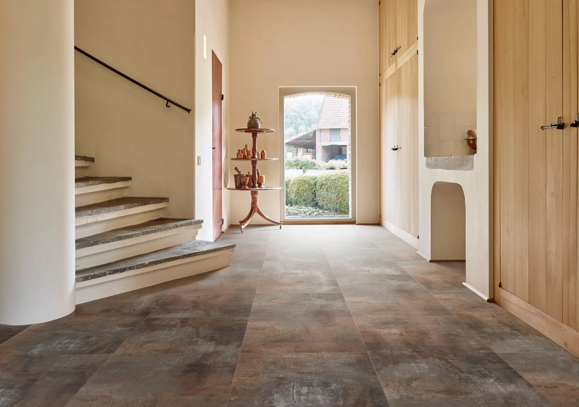 Coretec Vinylgulv Naturals Tile Jura lagt i rom