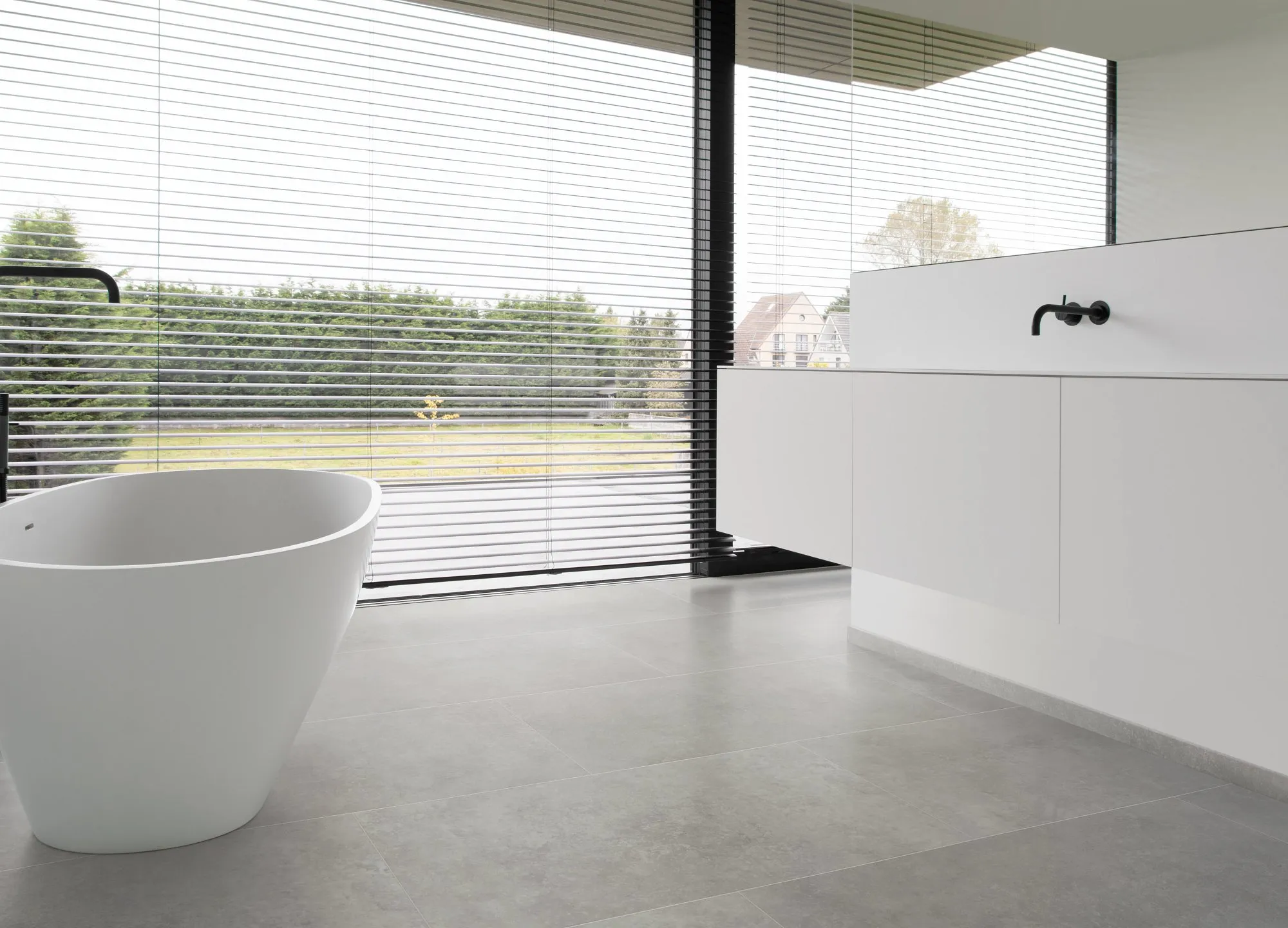 Coretec Vinylgulv Naturals Megatile Veleta lagt i rom